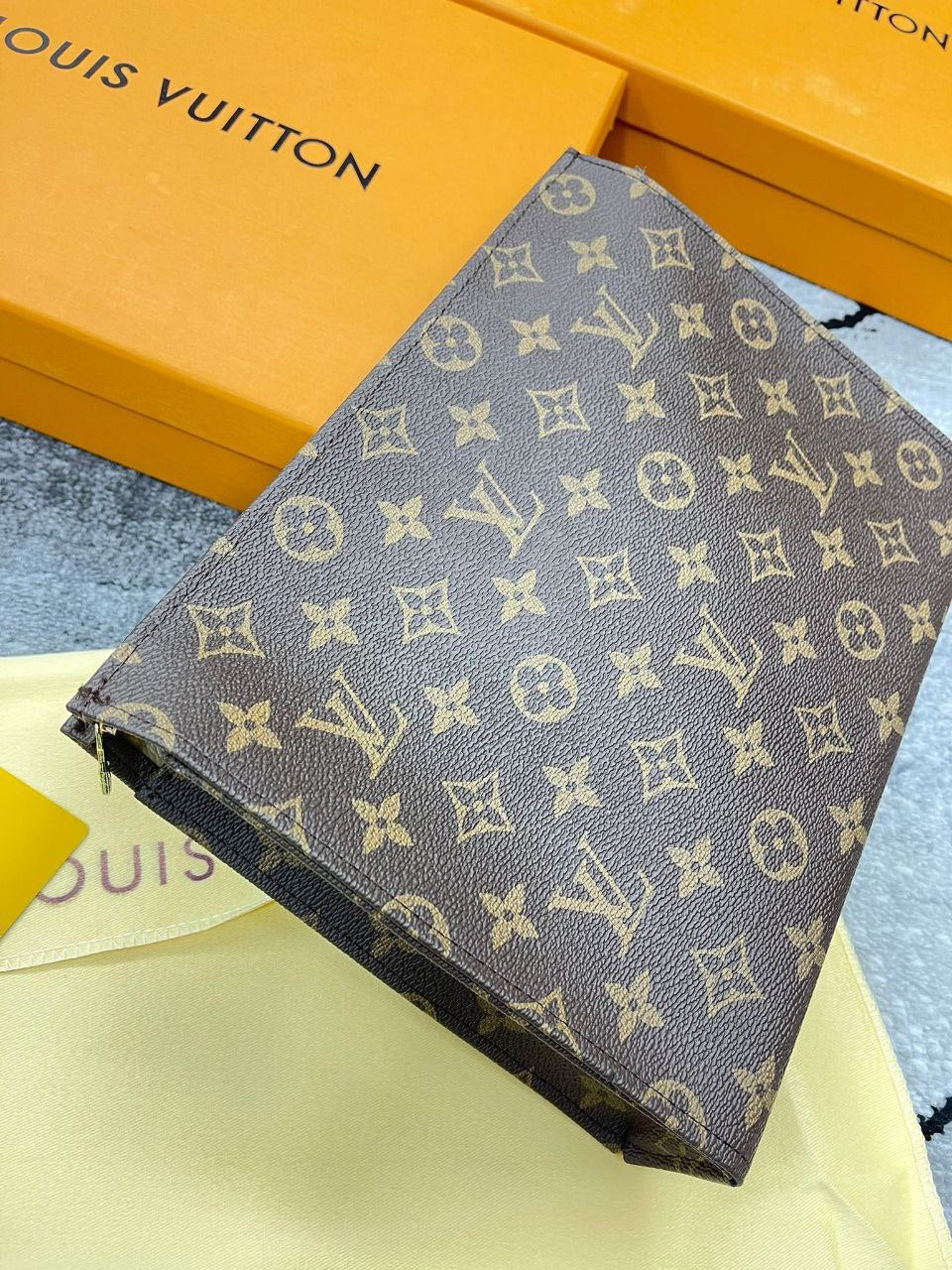 Lilly clutch (PRE ORDER)
