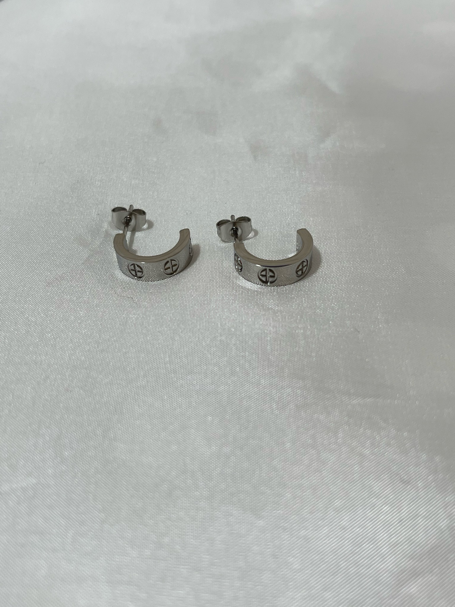 Carrie hoop earrings